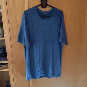 Lulu lemon men’s medium metal vent tech T-shirt